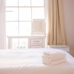 Central Flat Apartment Bath